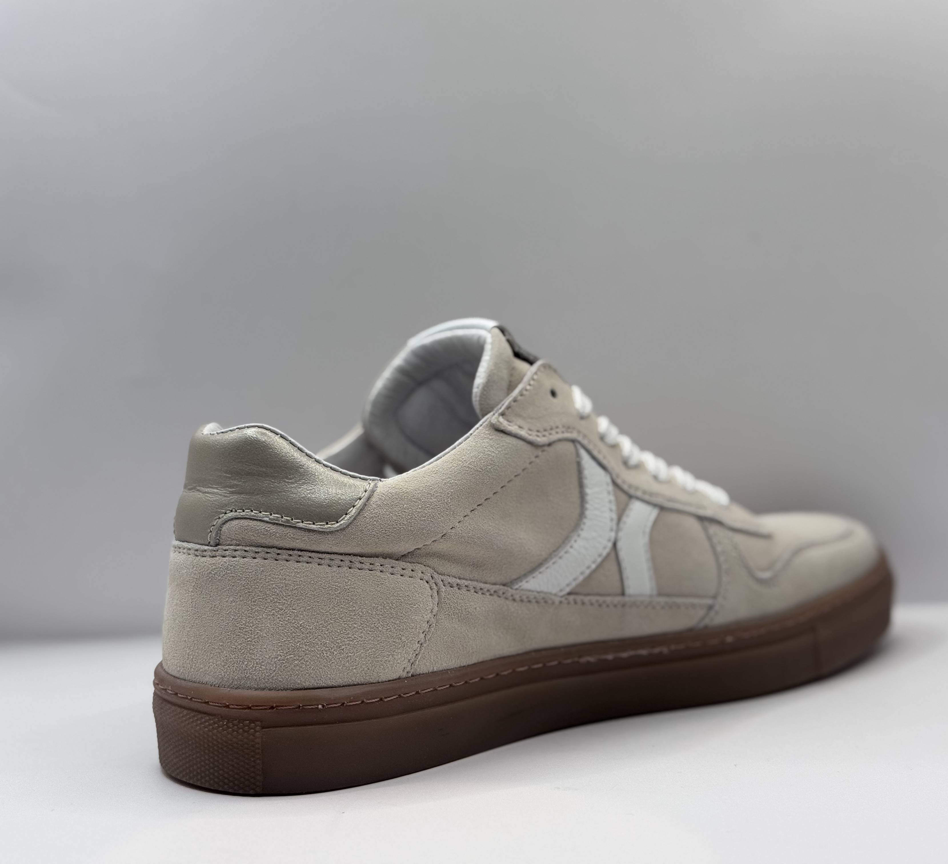 HIP Shoe Style Dames Retro Sneaker — Beige Suède