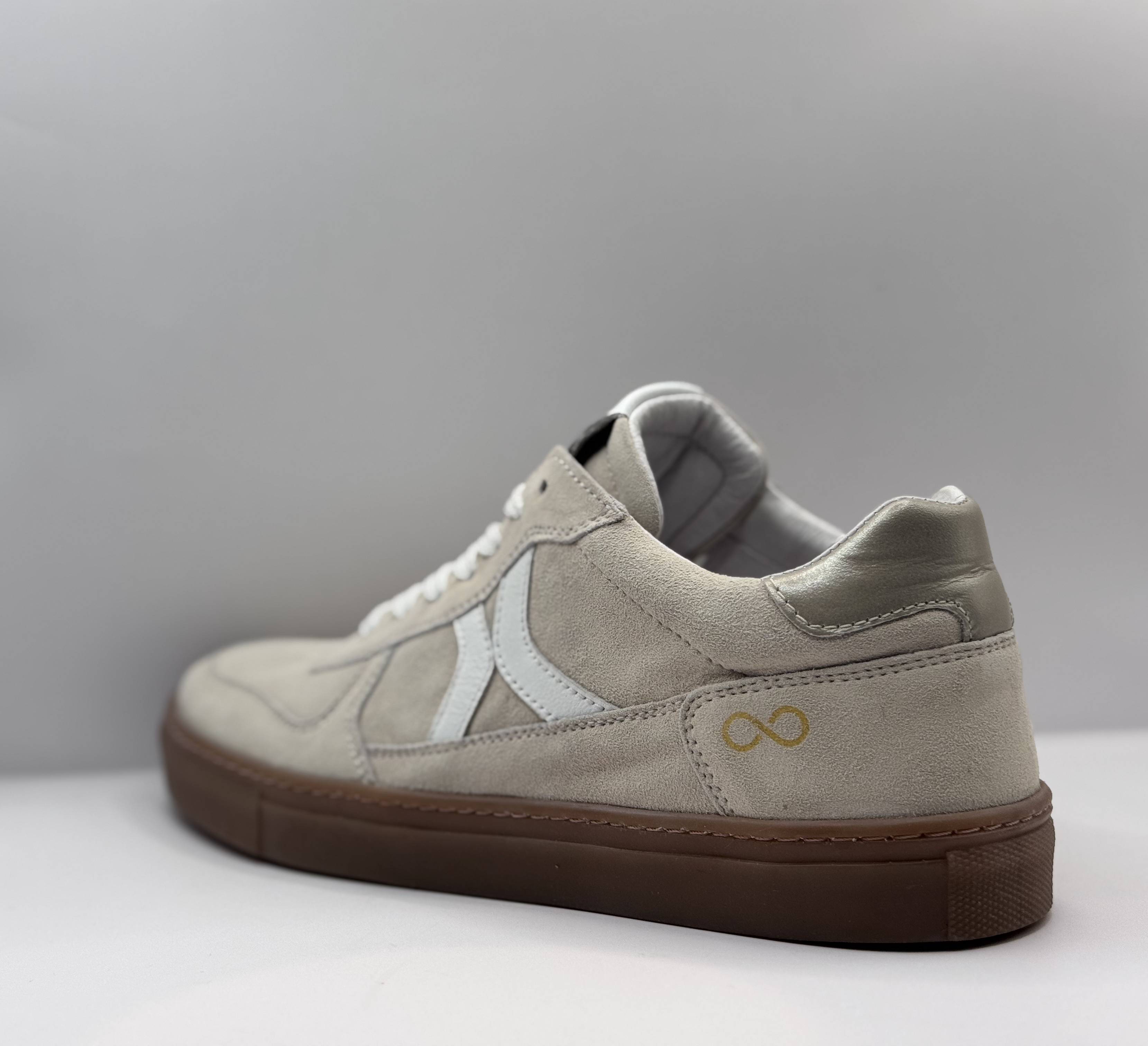 HIP Shoe Style Dames Retro Sneaker — Beige Suède