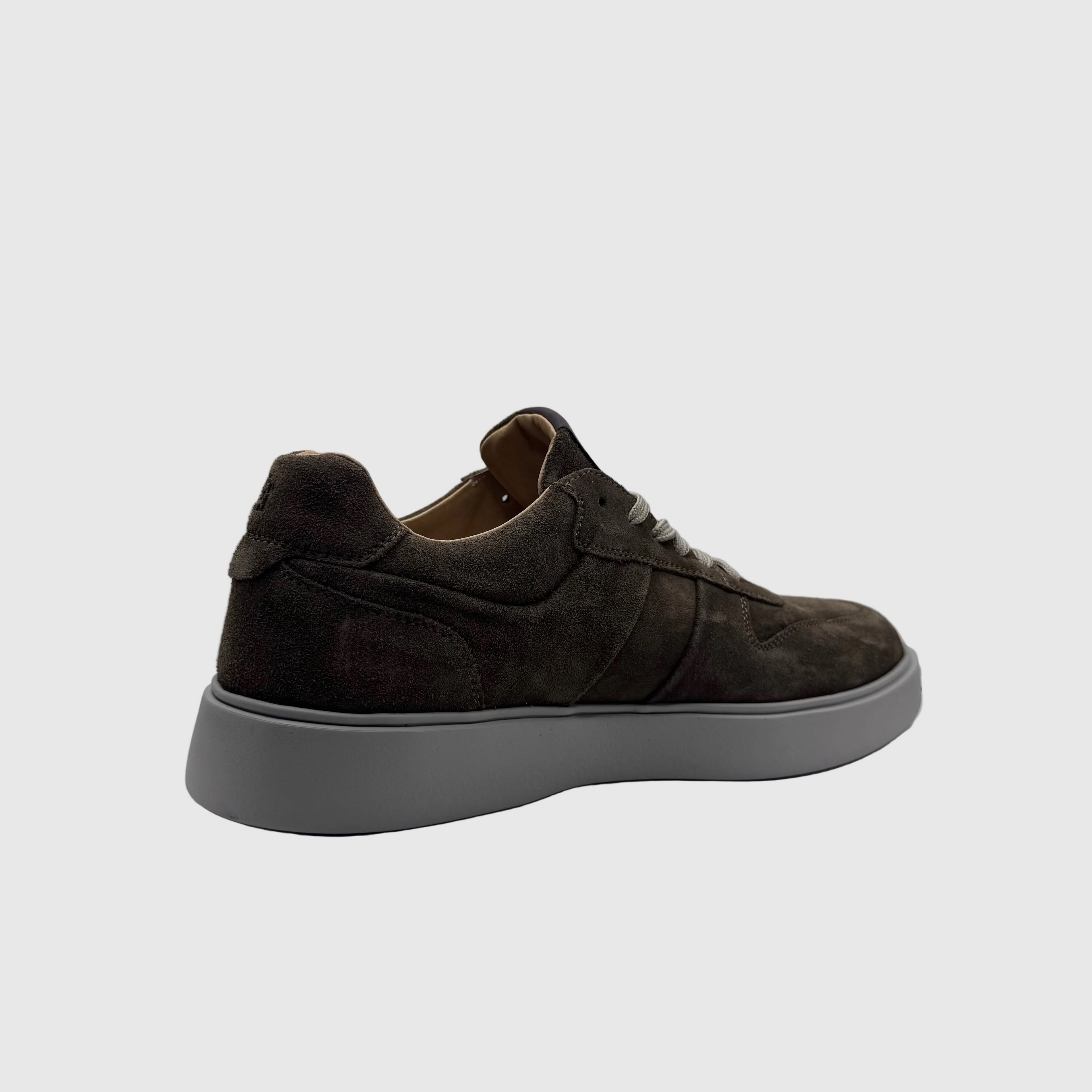 Concept Heren Sneaker Grijsbruin — Gouden Merklabel | Suède
