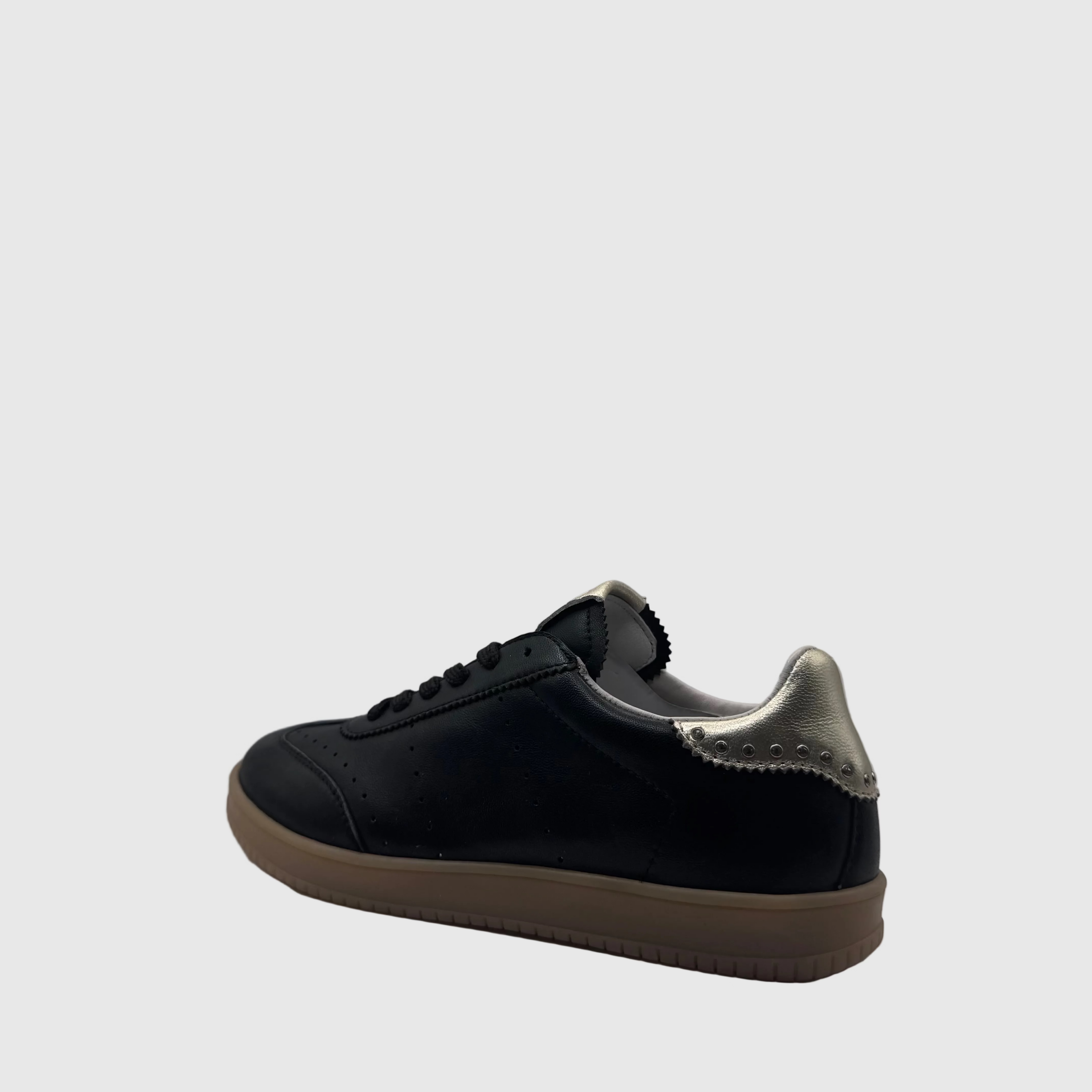 HIP Dames Sneaker Zwart — Zilveren Hiel-tab | Leer