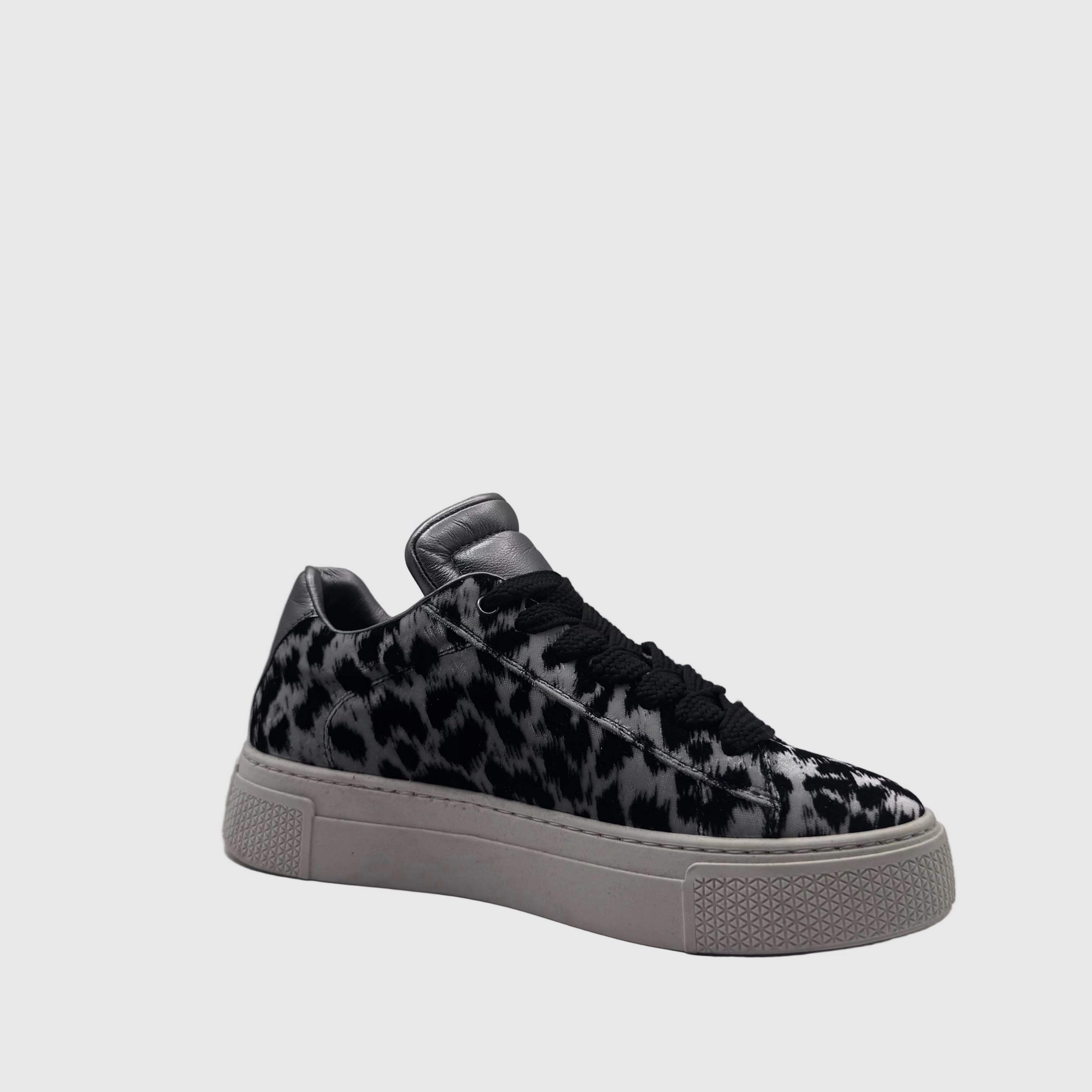 HIP Dames Sneaker Grijs Luipaard — Zilveren Hiel | Fluweel